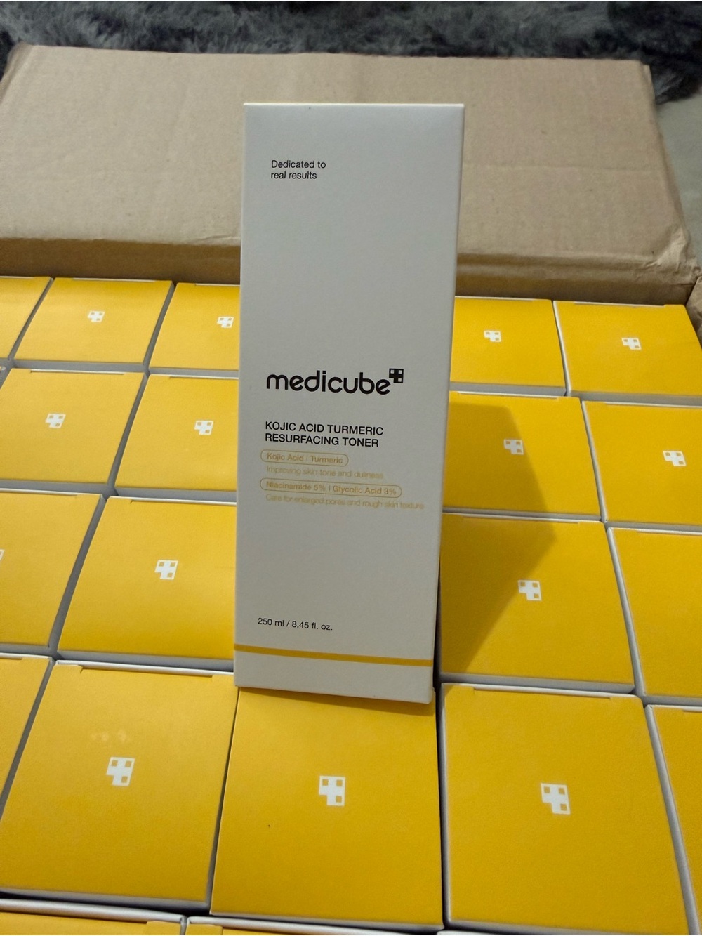Kojic Acid Turmeric Resurfacing Toner - White & Yellow